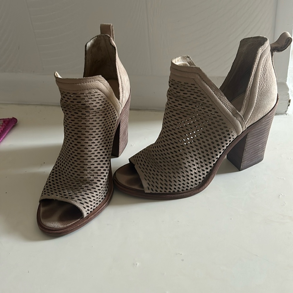 Vince Camuto Kensa heels Sz 7